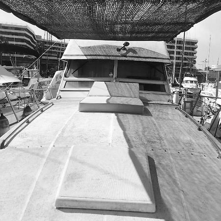 Encantador Barco En Barcelona Sant Adria de Besos Exterior photo